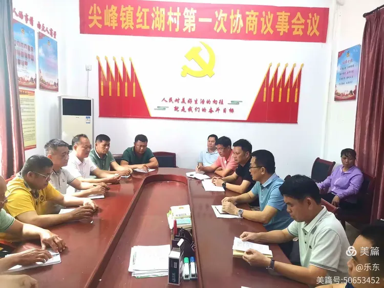 县人大常委会主任张国东带队到尖峰镇、黄流镇开展村（社区）换届选举调研活动